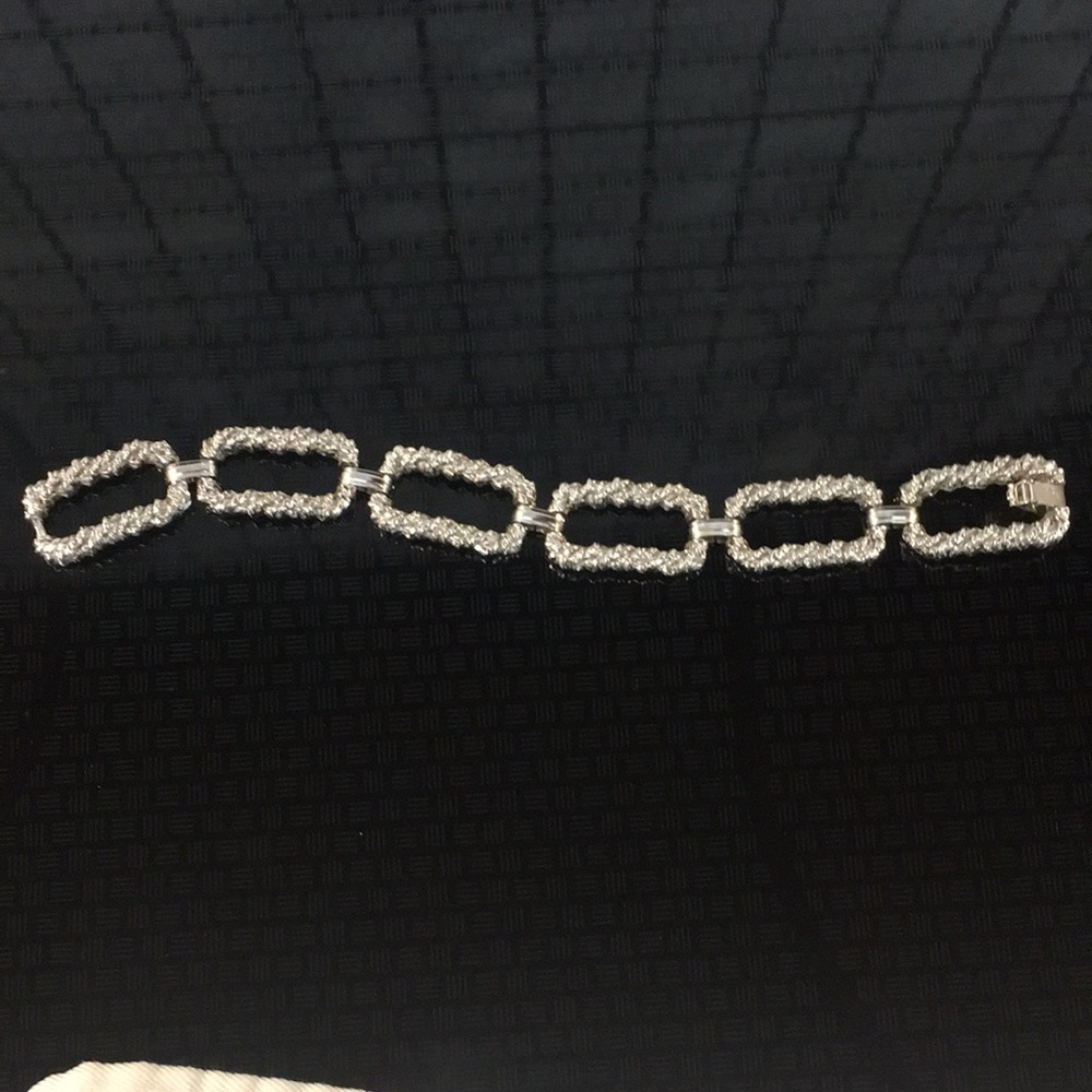 Gorgeous 7” Trifari Link Bracelet!!!